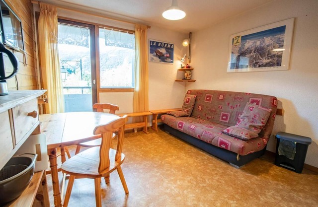 350m from ski lifts, 1st floor, balcony, tv, ski locker, 23m², La Norma