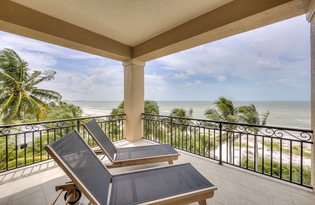 3554 Aloha Oasis: Gulf-Front, Pool, Spa, Sleeps 14!