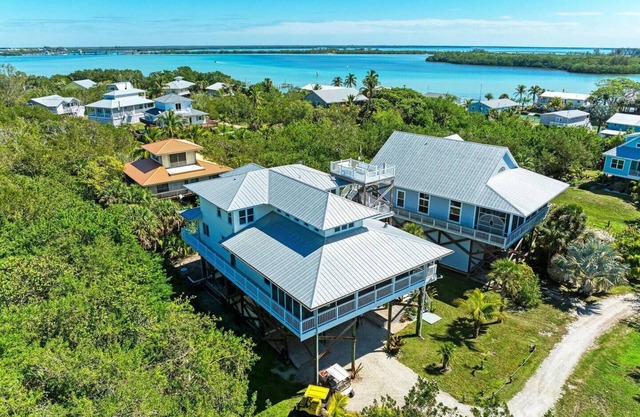 360* Views at "LGI Paradise" ~ Screened Porch w/Hot Tub, Golf Cart included