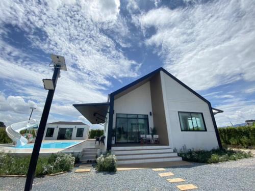 373 pool villa