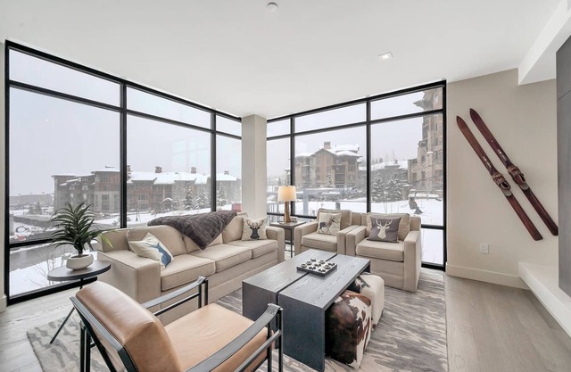 3B luxury ski-in/ski-out,Ski rentals,Peloton bike