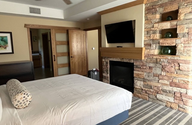 3B2B Condo @ Resort 7/3-7/7 W/Pool & Jacuzzi BOOK NOW $150 Nightly Welks Resort