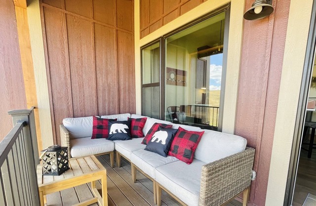 3BD, 2.5BA, Deck, Golf, 5 min Ski Granby, 25 min WP, Dogs Welcome,