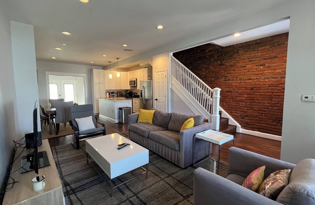 3BD Spacious Brookland Home W Parking & By Metro