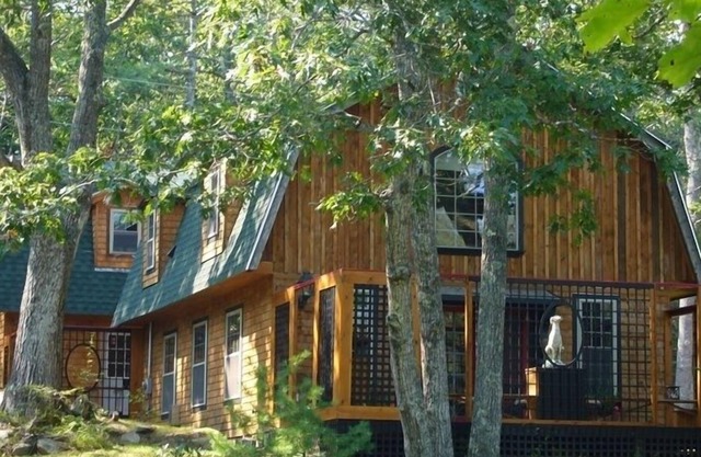 3Bdr 2+Bth home with large yard near scenic harbor. Nov-May rental preferred.