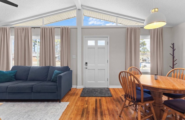 3Bed 1.5 Bath 10 Min to Base