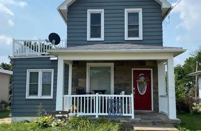 3bed 2bath nestled in cozy Grandview neighborhood (pet friendly!)