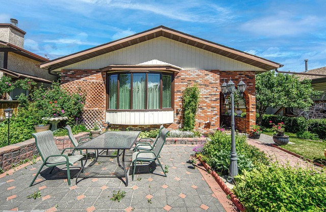 3Bedroom 2Full Bath Double Garage near DT&YYC PetOK