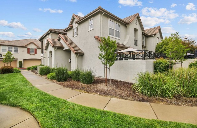 3BR/3BA Modern Retreat | Pool & Family Friendly