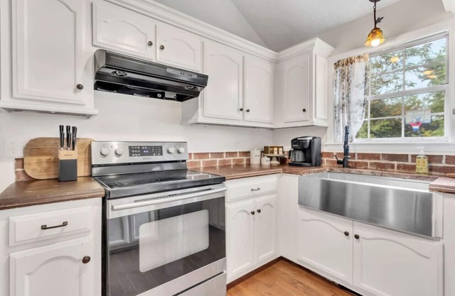 3BR Home · Safe & Quiet Block · Private backyard
