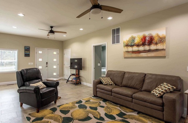 3BR House By Lake with BBQ, Fire Pit & EV Charger