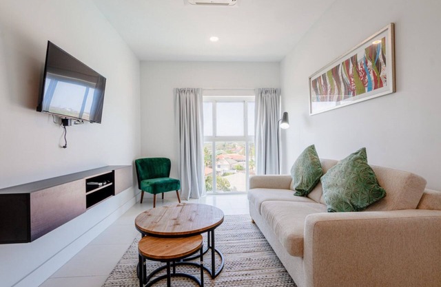3BR Loft CONDO! Resort Style Pool!