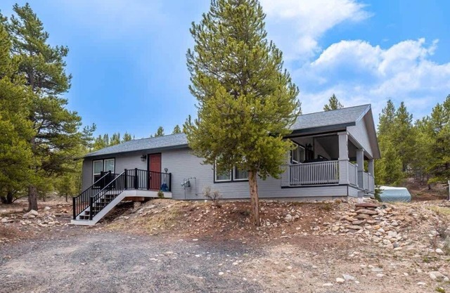 3BR Mountain View - Covered Patio - Pet Friendly