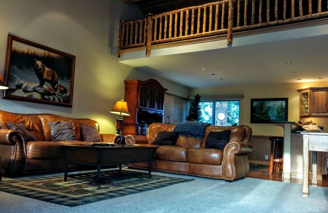3BR Townhouse - Your Home Away from Home