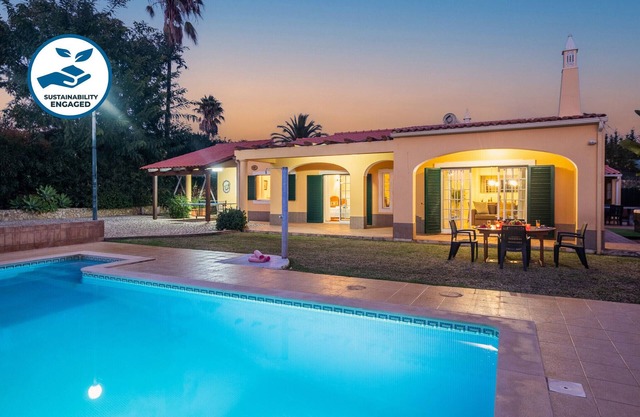 3BR w/Jacuzzi, BBQ & Heatable Private Pool