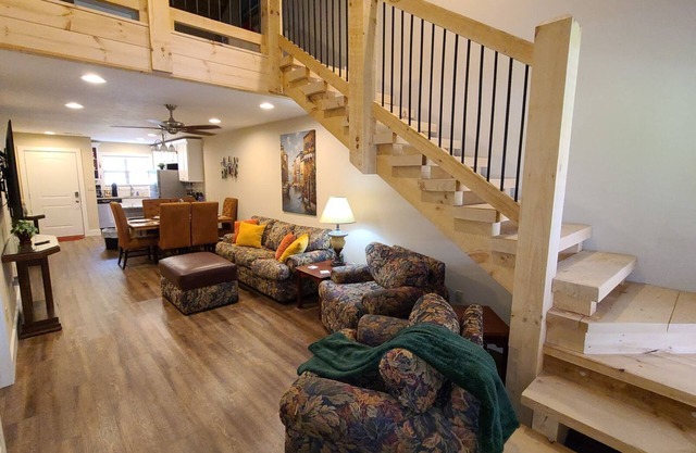 3BR WALK-IN w/Loft ~ Pets OK ~ Pool ~ FREE TICKETS INCLUDED! (Paradiso)
