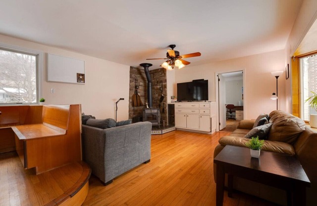 3BR West Point Retreat-3min to Back Gate+ King Bed