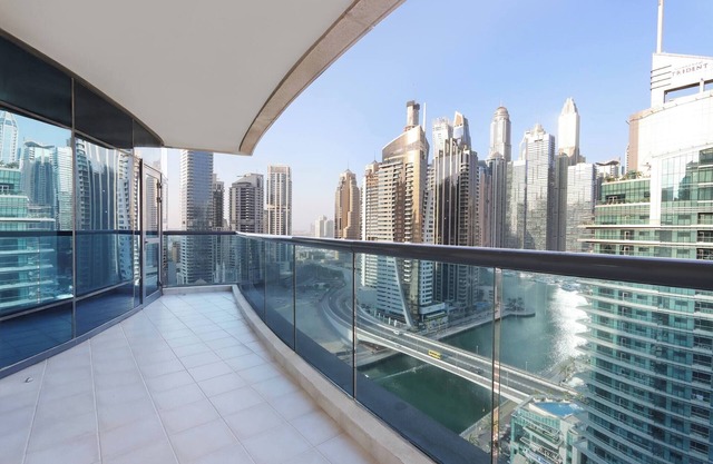 3BR with Marina Skyline Views, Near Mall & Metro