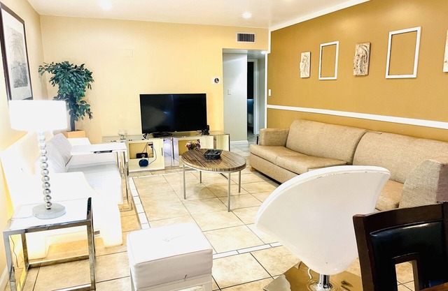 3BrApartment,Vegas,strip,LVCC,book,bestlocatioN,july4TH.pool