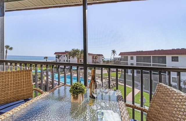 3rd Floor Sanibel Condo With Balcony And Beach Views - Sandalfoot 4B3