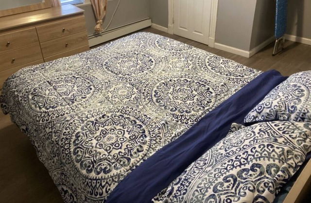 3rd flr Quaint & cozy Two Bedroom apt Close to NY- American dream Mall and more.