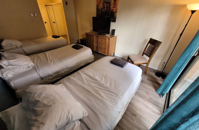 3xGuests Unit with AC and WiFi in Beverly Hills