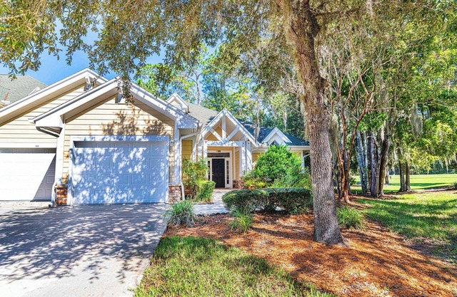 4/4 with Luxurious Spa bathroom-screened lanai-golf-pool-hot tub-near beaches