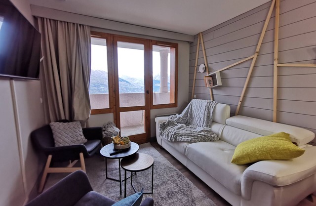 4/6-person apartment with balcony, on the slopes, fully renovated