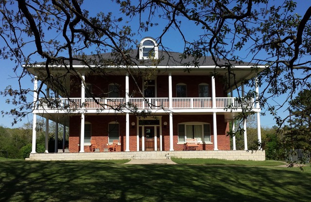 4 ACRE ESTATE 3 MINUTES FROM EDEN ESLE, GREERS FERRY LAKE, & HEBER SPRINGS