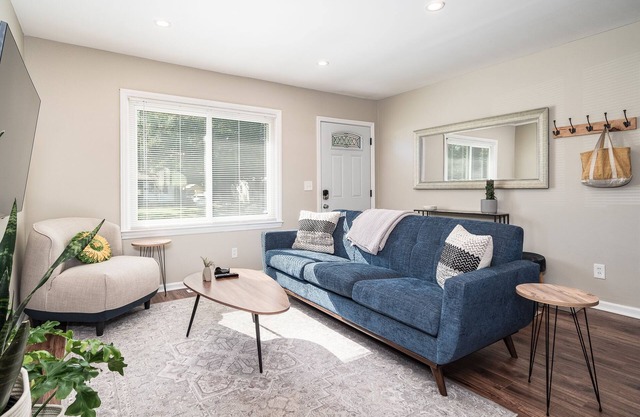 4 BD 2 Bath Home 10 min from base