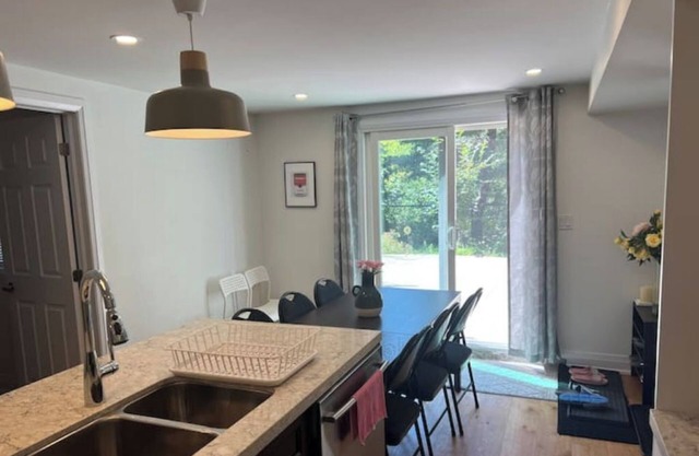 4 Bdrm apt 25 minute to downtown Toronto UnionStation driving takes over an hour