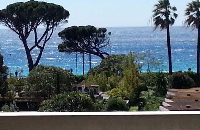 4 *, BEACH/EVENTS, direct access to the beach, pool, garage, park.