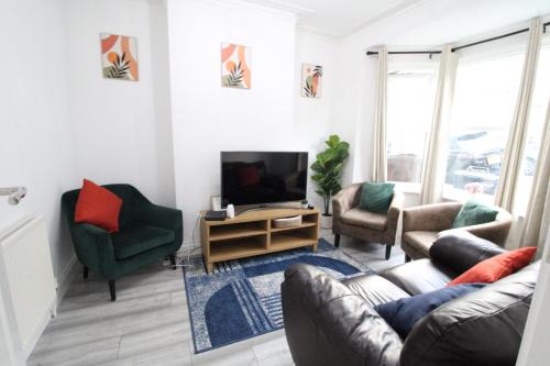 4 bed 2 bath House in medway