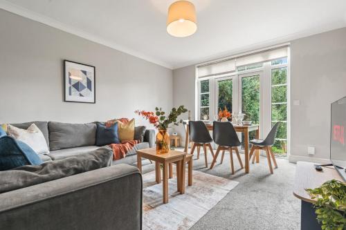 4-Bed Beeston Getaway - Free Parking