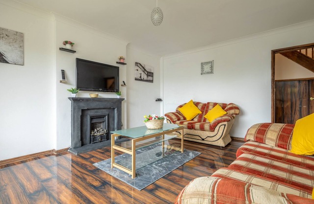 4-Bed Detached, Pet Friendly House in Nelson
