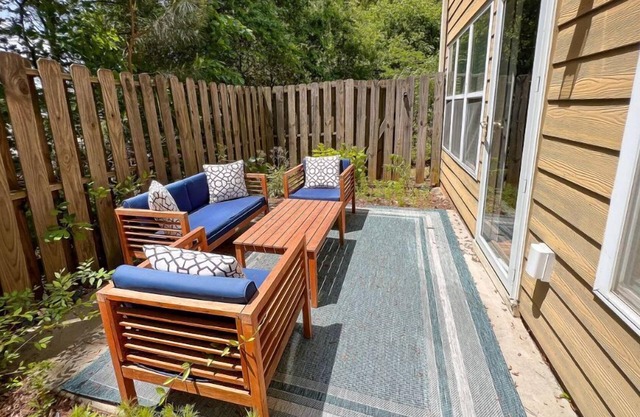 4 - Bed home, w/Cali King Bed - 12 mins. to DTWN