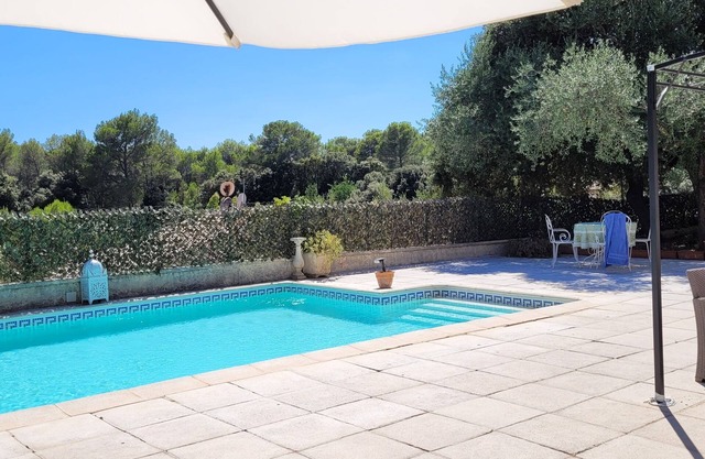 4 Bed Villa - Sleeps 8 - Pets - Pool - Parking