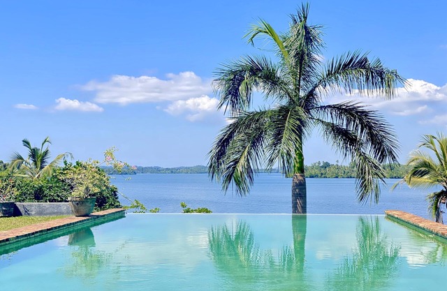 4 bed villa. Spectacular views across Koggala lake.