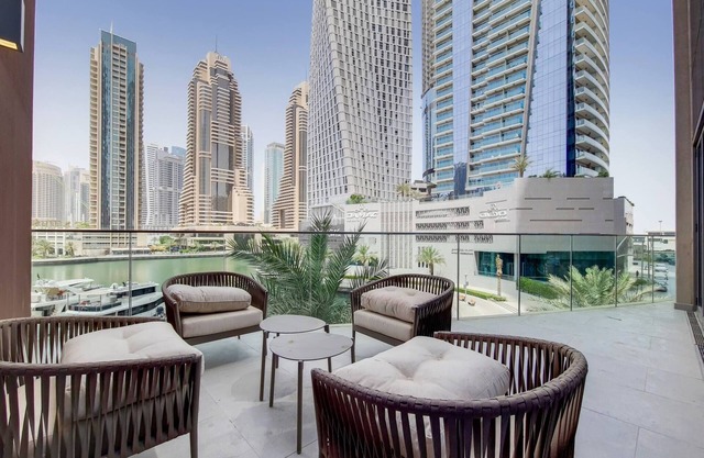 4 bed villa with marina views in Jumeirah hotel.