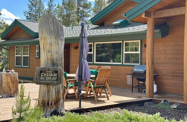 4 Bed, Waterfront, Jacuzzi, Near Mt Batchelor, Sun-River, Bend, Chef's Kitchen