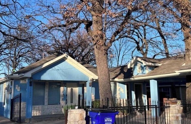 4 bedroom, 2 bath, Large deck, sleeps 12