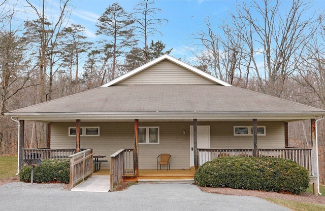 4 Bedroom/3Bath Accessible Cottage