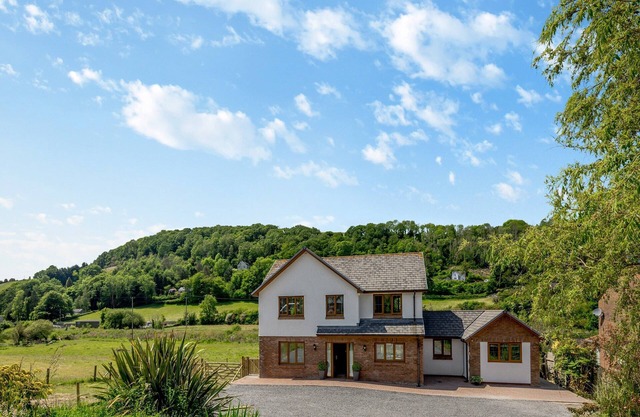 4 bedroom accommodation in Aberystwyth