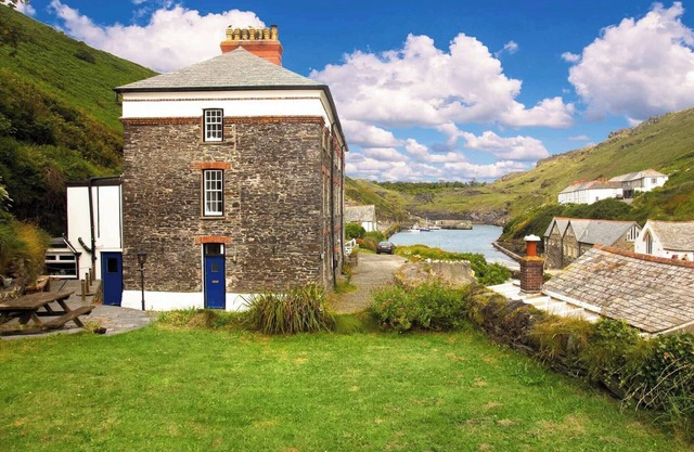 4 bedroom accommodation in Boscastle
