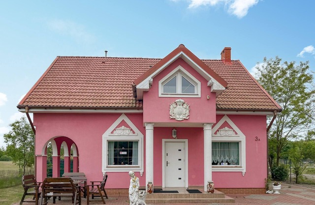 4 bedroom amazing home in Nowe Warpno