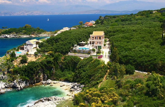 4 bedroom beach front Luxury Villa