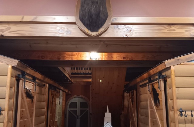 4-bedroom bed & breakfast in distinct North Creek, with a rustic cozy cabin feel