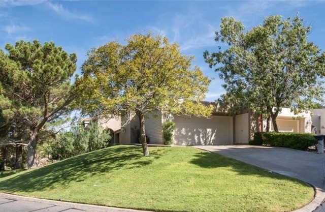 4 Bedroom Condo 313625 by Houzlet