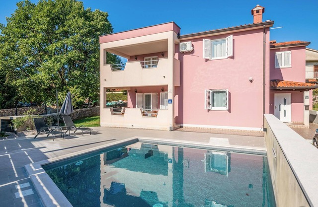 4 bedroom cozy home in Labin