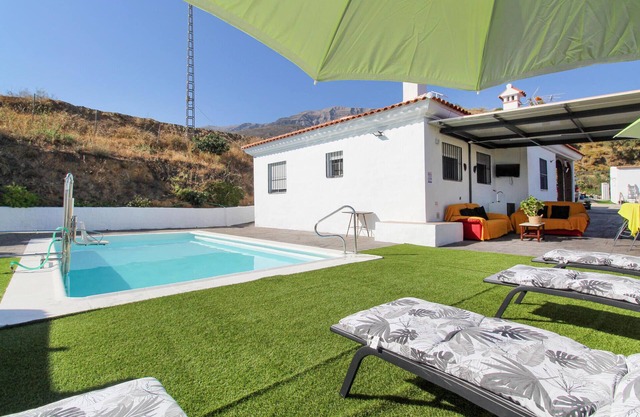4 bedroom gorgeous home in Sedella